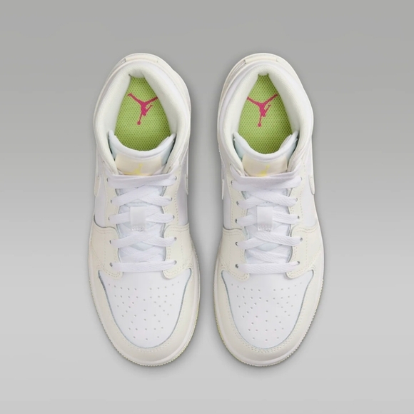 Nike Jordan 1 Mid - Picture 3 of 7